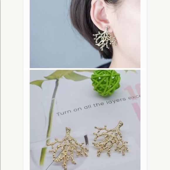 Coral Statement Earrings  - Gold  NWT - Picture 2 of 6